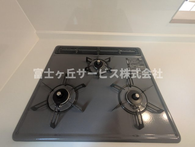 【その他】 | 浜松市中央区参野町 新築一戸建て A号棟 | 3口コンロがあります