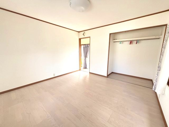 会津若松市一箕町　カーポート付き4LKの洋室|きれいな洋室です