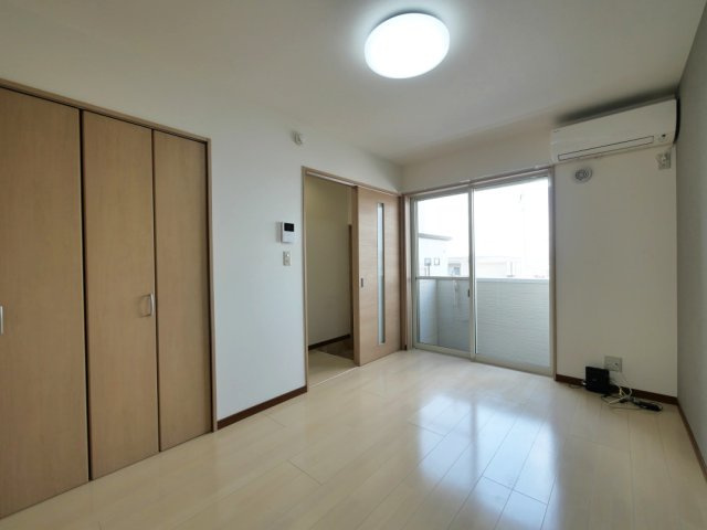 ヒルズヴィラ朱雀の居間・リビング|こちらの居間で趣味の時間をお楽しみください