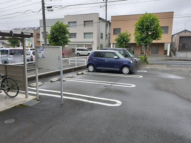 ケストレルの駐車場