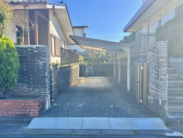 水戸市双葉台中古戸建の駐車場
