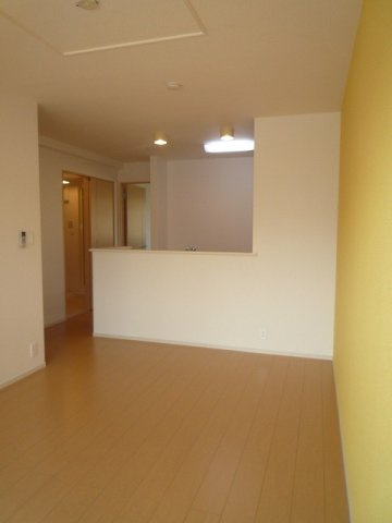 南青山ガーデンハイツの居間・リビング