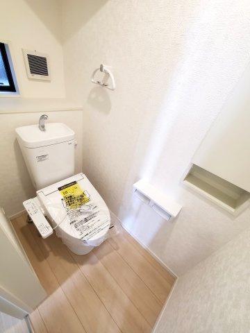 三郷市　戸ケ崎5丁目　新築戸建　全1棟のトイレ|清潔感のあるトイレです