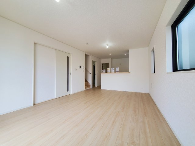 三郷市　戸ケ崎5丁目　新築戸建　全1棟の居間・リビング|ゆったりとしたリビングです
