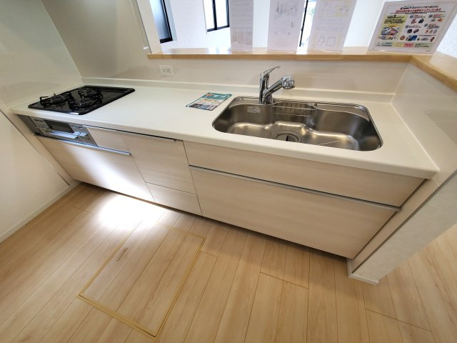 三郷市　戸ケ崎5丁目　新築戸建　全1棟のキッチン|誰もが使いやすいデザインにこだわったキッチンです