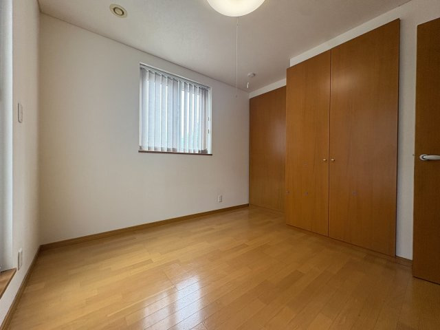西生田一丁目戸建の洋室