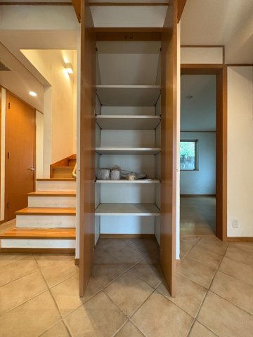 西生田一丁目戸建のエントランス