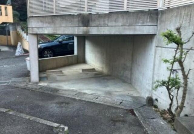西生田一丁目戸建の駐車場