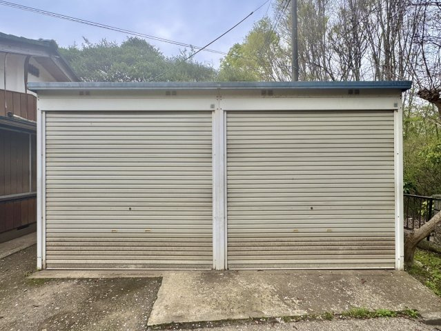 牛久市岡見町中古戸建の駐車場