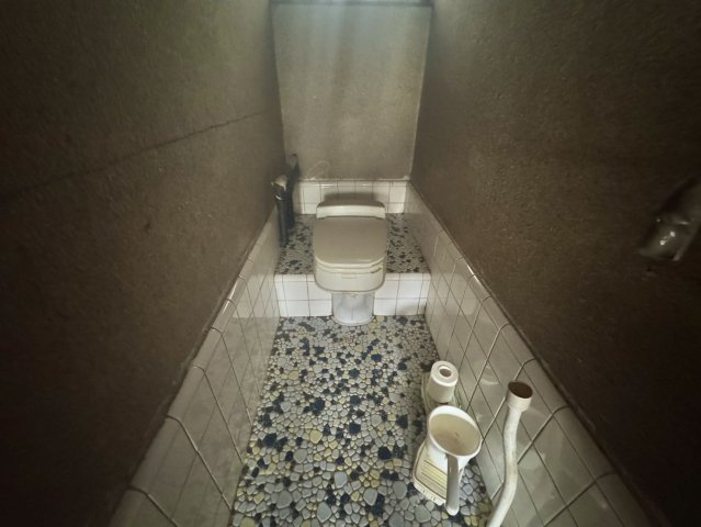 牛久市岡見町中古戸建のトイレ