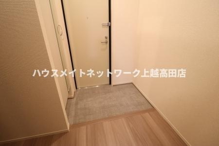 レフィナード Ａの玄関|玄関