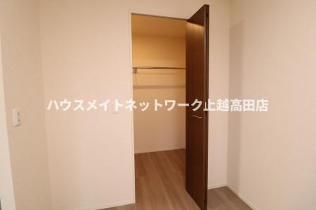 レフィナード Ａの収納|ウォークインクローゼット