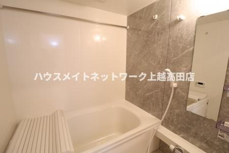 レフィナード Ｂの浴室|追焚機能付