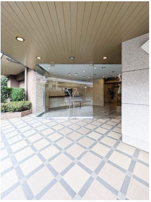 ★仲介手数料無料★朝日マンション白金通り（南西角住戸・採光・通風良好）のエントランス