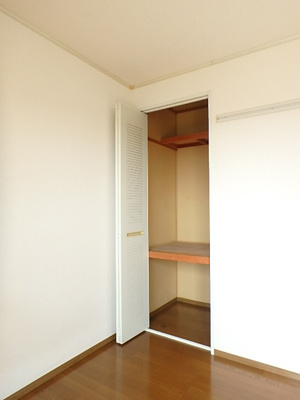 2F洋室収納
