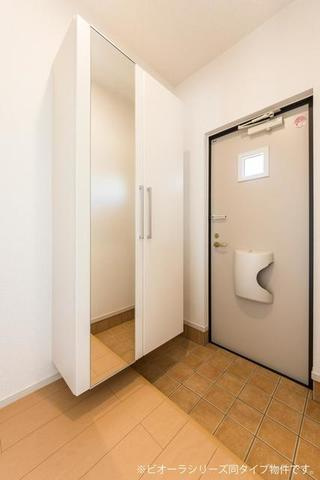 マリオ今国府町Bの玄関