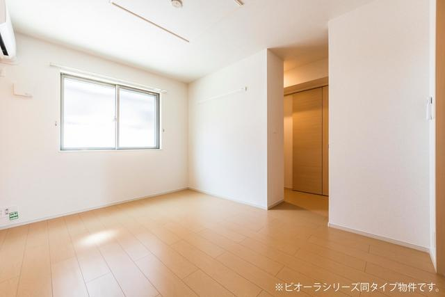 マリオ今国府町Bの居間・リビング