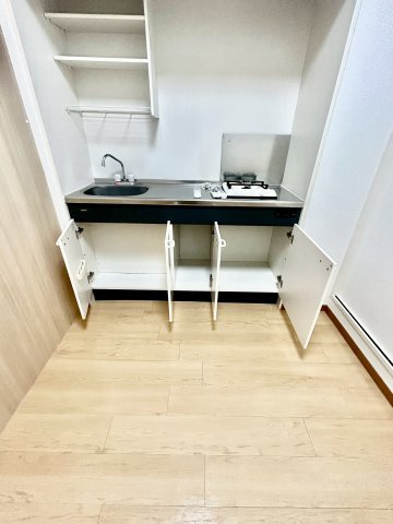 ビーバ江坂のキッチン|キッチン下収納