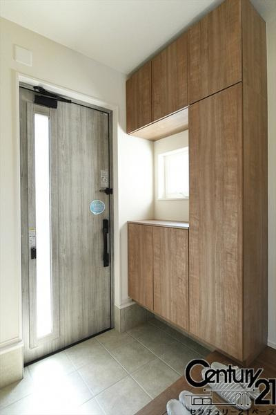 ファーストタウン中菜畑 ２号棟 ／新築一戸建の内観：施工例|■玄関には大容量シューズボックスを完備！■
