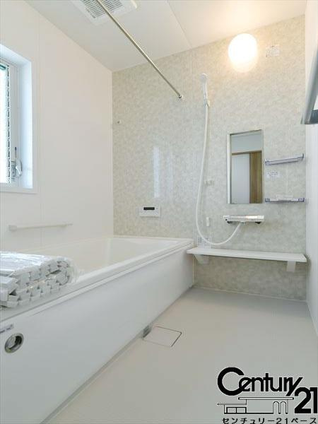 ファーストタウン中菜畑 ２号棟 ／新築一戸建の内観：施工例|■ゆったり１坪サイズ！足を伸ばしての入浴は疲れも癒してくれます！■