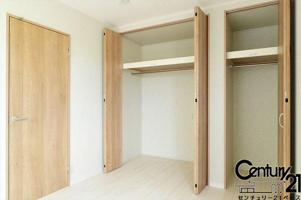 ファーストタウン中菜畑 ２号棟 ／新築一戸建の内観：施工例|■冬物のコートや季節ものなど、たっぷり収納可能！■
