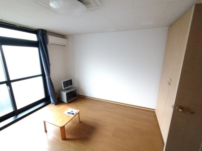 【居間・リビング】 | レオパレスラフォーレⅢ | 一階はフローリング仕様