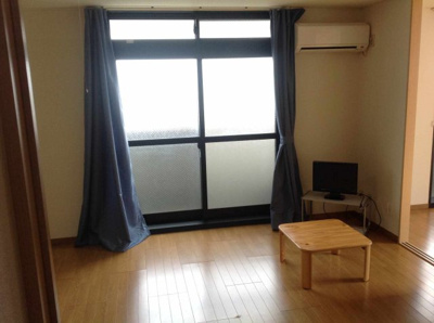 【居間・リビング】 | レオパレスはなみずき壱番館 | 同様タイプの部屋写真です。