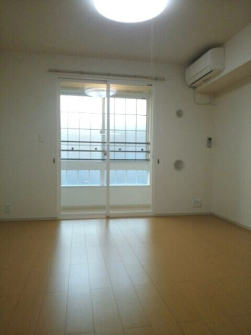 グランシャレー春日の居間・リビング