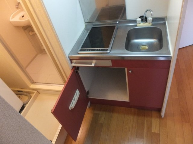 レオパレスダンケのキッチン|IHクッキングヒーター　【冷蔵庫・電子レンジ・洗濯機】