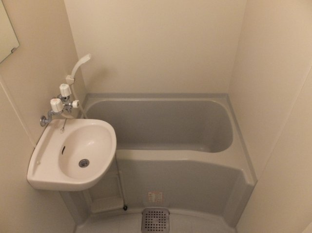 レオパレスダンケの浴室|風呂トイレ別