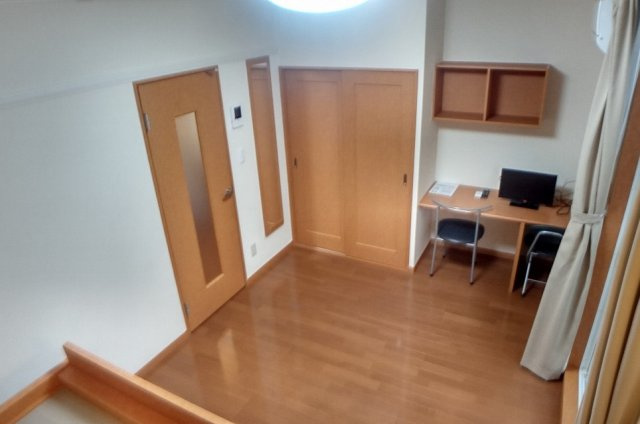 レオパレス西米野の居間・リビング