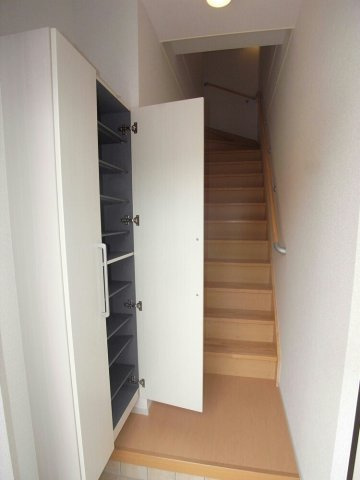 サニーグレイス大津の玄関