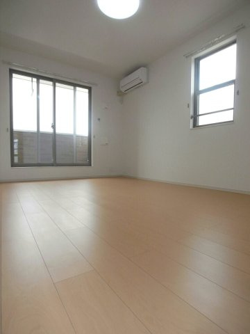 サニーグレイス大津の居間・リビング