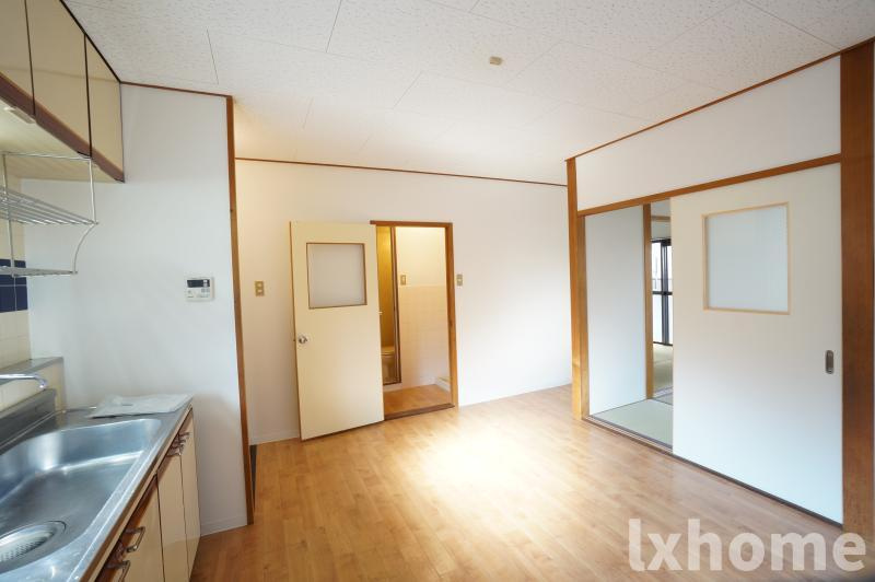 佐藤第3マンションの居間・リビング|こちらの居間で趣味の時間をお楽しみください