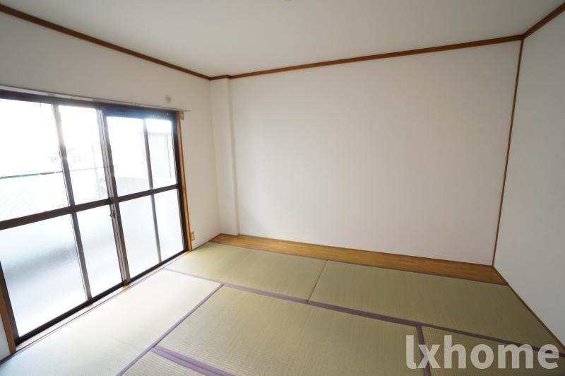 佐藤第3マンションの和室|柔らかい畳が心地よい和室