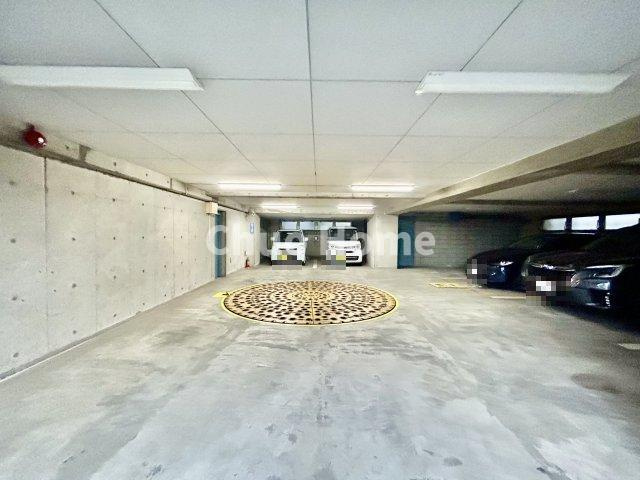 青戸パーク・ホームズの駐車場|【敷地内駐車場】最新の空き状況や費用などの詳細は担当スタッフまでお問い合わせください。