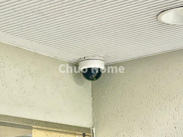 青戸パーク・ホームズの防犯設備|【防犯カメラ】何かあった時の大事な証拠になることももちろんなりますが、防犯というくらいですので大事なのは防犯カメラがあることによって抑止力につながることですよね。
