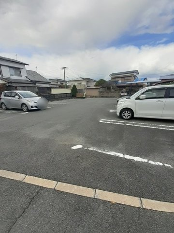 ブレッザの駐車場