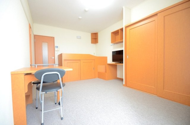 レオパレスフォレストの居間・リビング