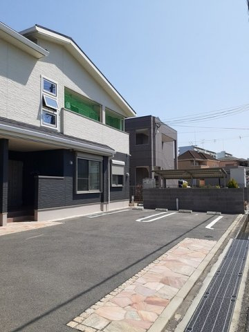 フォンテーヌの駐車場