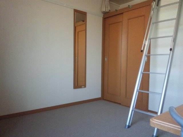 レオパレスフェニックスの居間・リビング