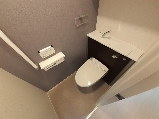 ジェーハイムのトイレ|落ち着いた色調のトイレです