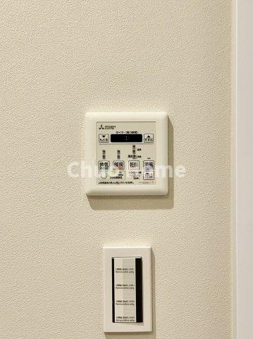 シティタワー有明の内装|【浴室乾燥機】暖房・冷風・換気・乾燥が可能です。毎日を快適に過ごせるうれしい機能が揃っています。雨の日の洗濯物も安心です。