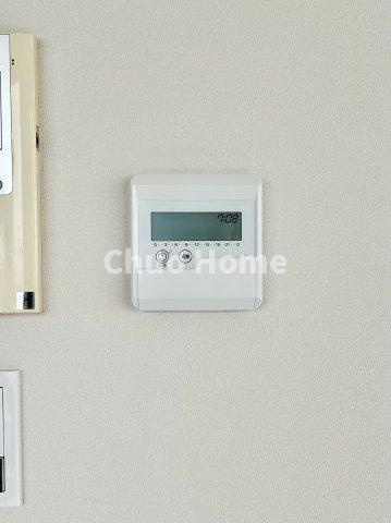 シティタワー有明の冷暖房・空調設備|【床暖房】冬は足元から暖めてくれる床暖房はエアコンとは違って埃が舞いませんので健康にも良さそうですね。