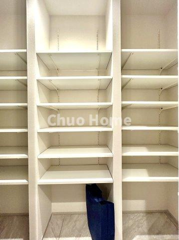 シティタワー有明の玄関|玄関を入って右側にあるシューズボックス