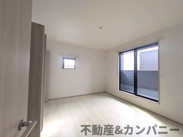 枝松二丁目の新築のおうち　松山市枝松二丁目新築戸建の洋室|コンパクトで使いやすい洋室です