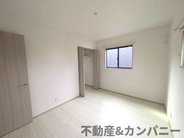 枝松二丁目の新築のおうち　松山市枝松二丁目新築戸建の洋室|ゆったりした洋室です