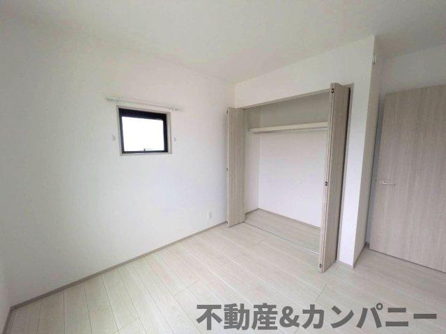 枝松二丁目の新築のおうち　松山市枝松二丁目新築戸建の洋室|コンパクトで使いやすい洋室です