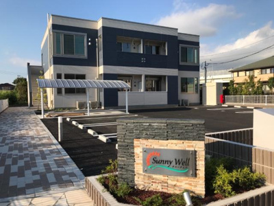 【エントランス】 | サニーウェル | 外観写真（昼）