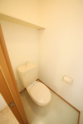 キャトル・セゾンのトイレ|別部屋反転間取りのお写真となります。
